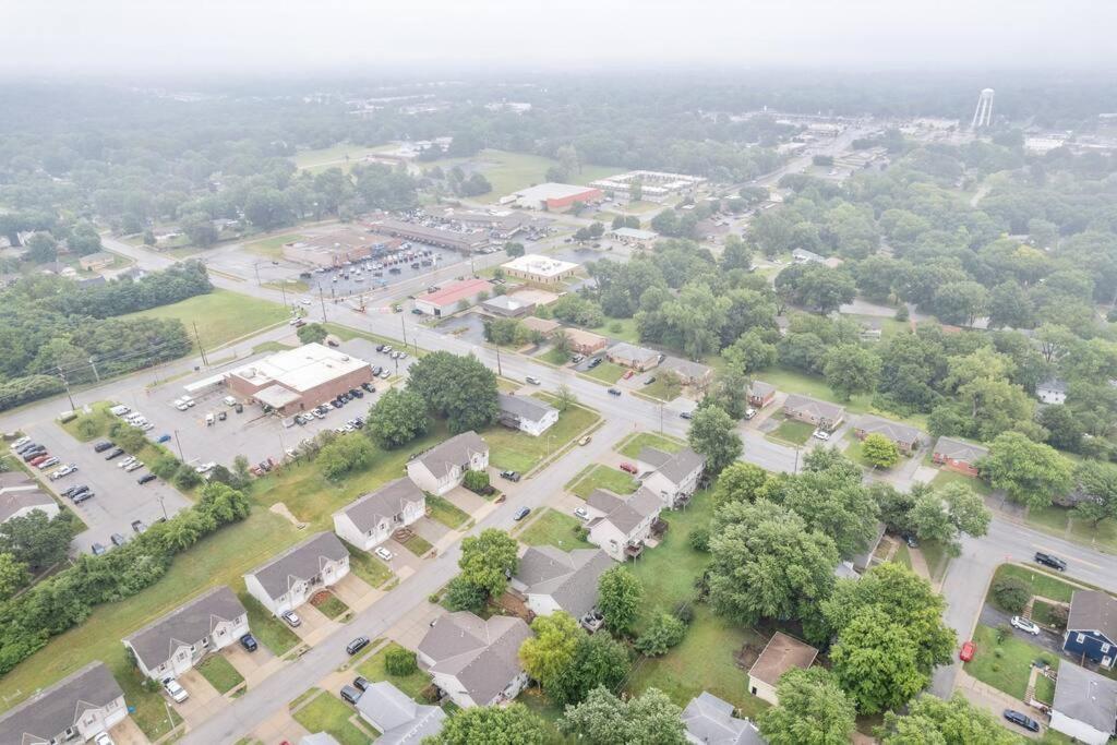 Beautiful Townhome, 11 Minutes To Downtown, Kcmo. Kansas City Exterior foto