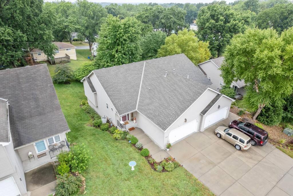 Beautiful Townhome, 11 Minutes To Downtown, Kcmo. Kansas City Exterior foto
