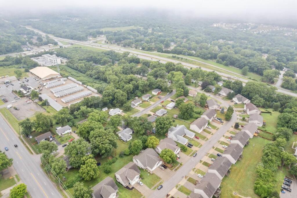 Beautiful Townhome, 11 Minutes To Downtown, Kcmo. Kansas City Exterior foto