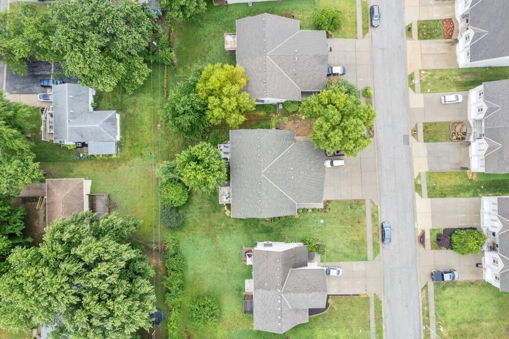 Beautiful Townhome, 11 Minutes To Downtown, Kcmo. Kansas City Exterior foto