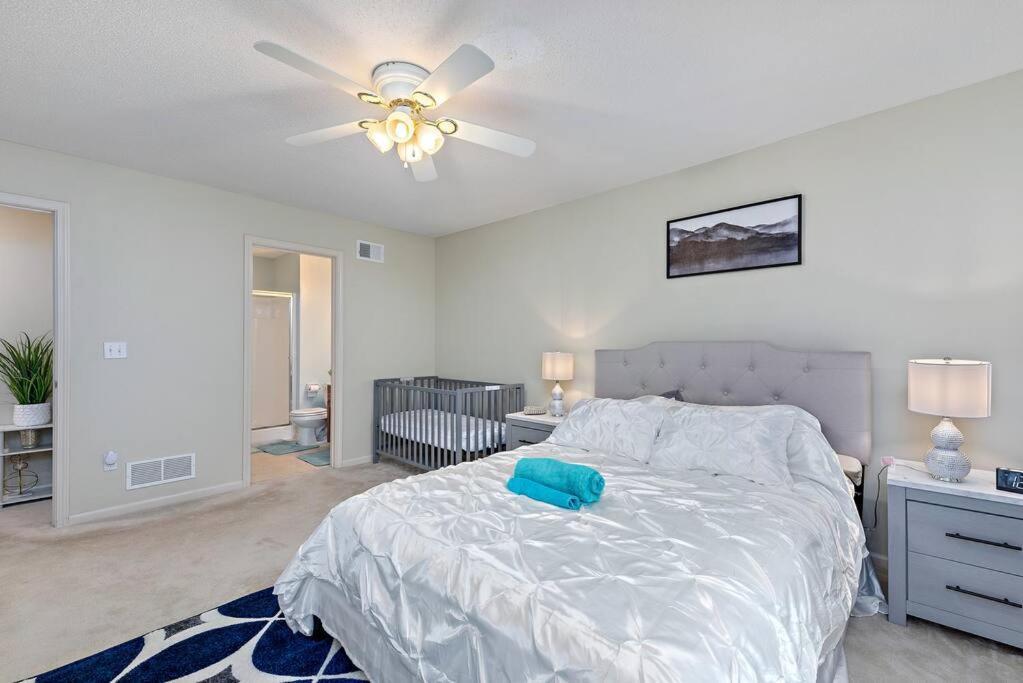 Beautiful Townhome, 11 Minutes To Downtown, Kcmo. Kansas City Exterior foto
